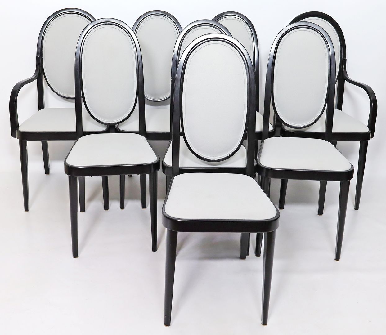 Acht Stühle, Thonet.