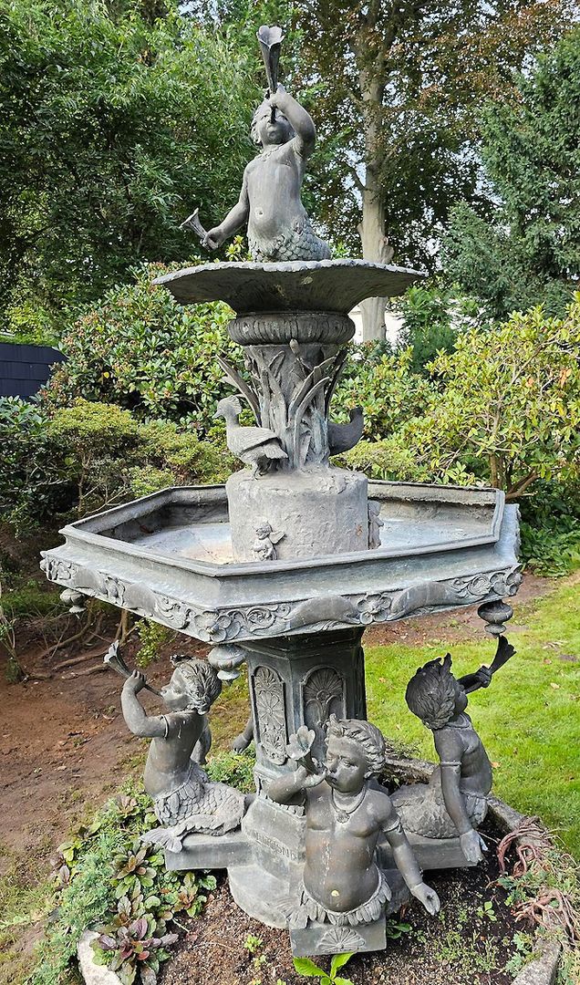 Gartenbrunnen.