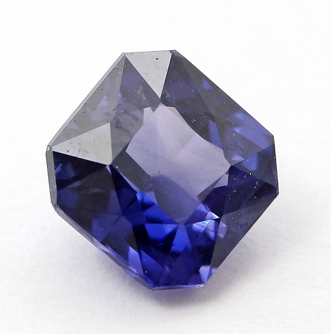 Blau-violetter Saphir, 1,29 ct.
