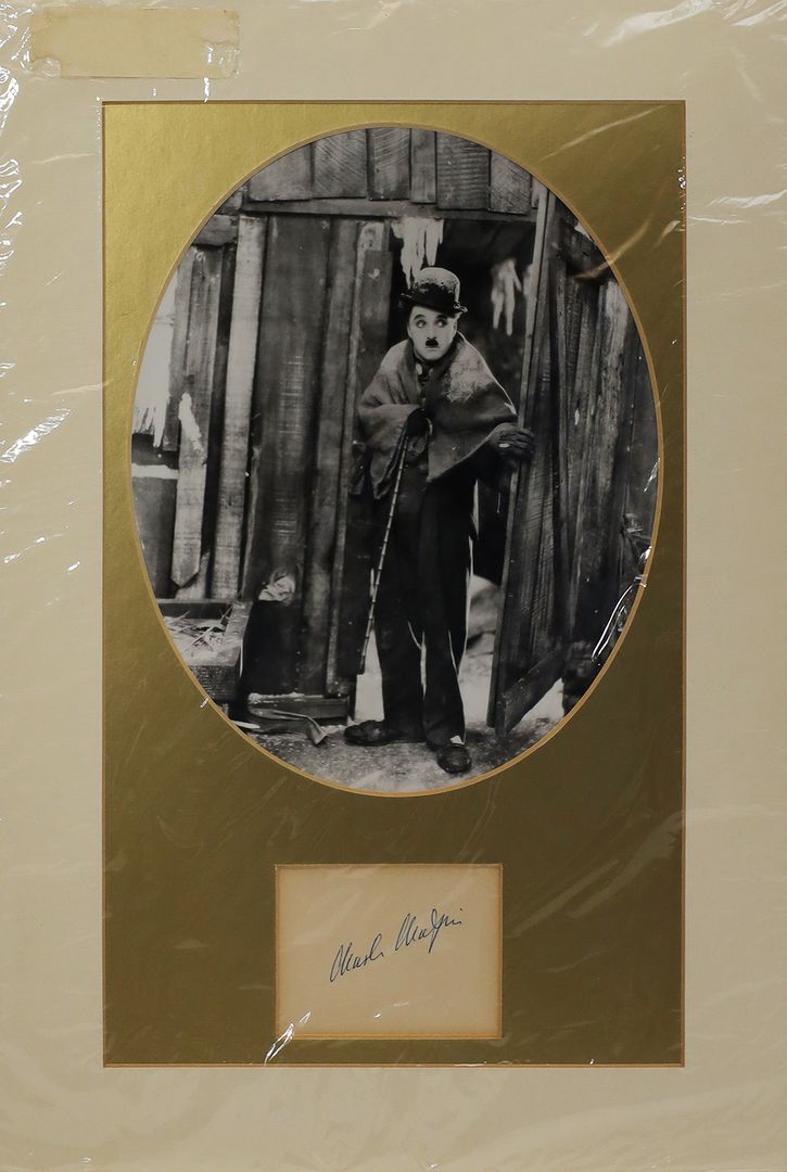 Autograph von Charlie Chaplin.