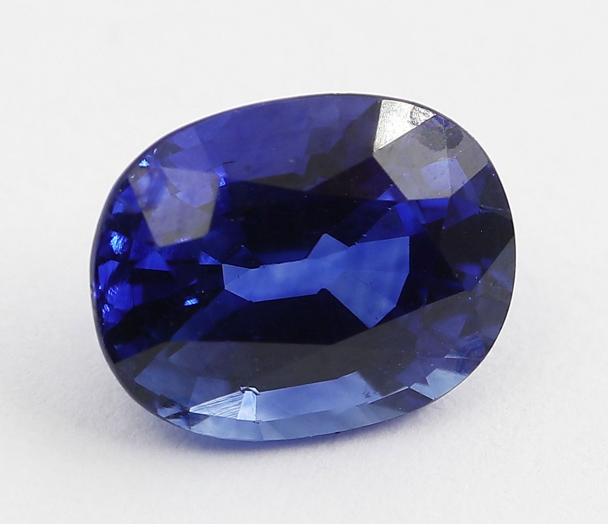 Blauer Ceylon-Saphir, 2,1 ct.