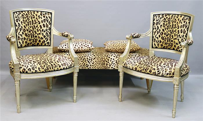 Paar Armlehnstühle im Stil Louis XVI. und Sitzbank.