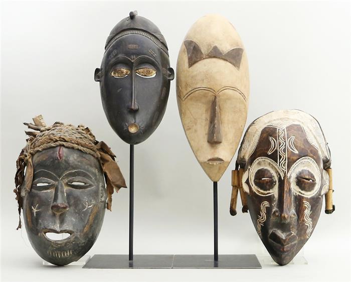 Vier afrikanische Ritualmasken.