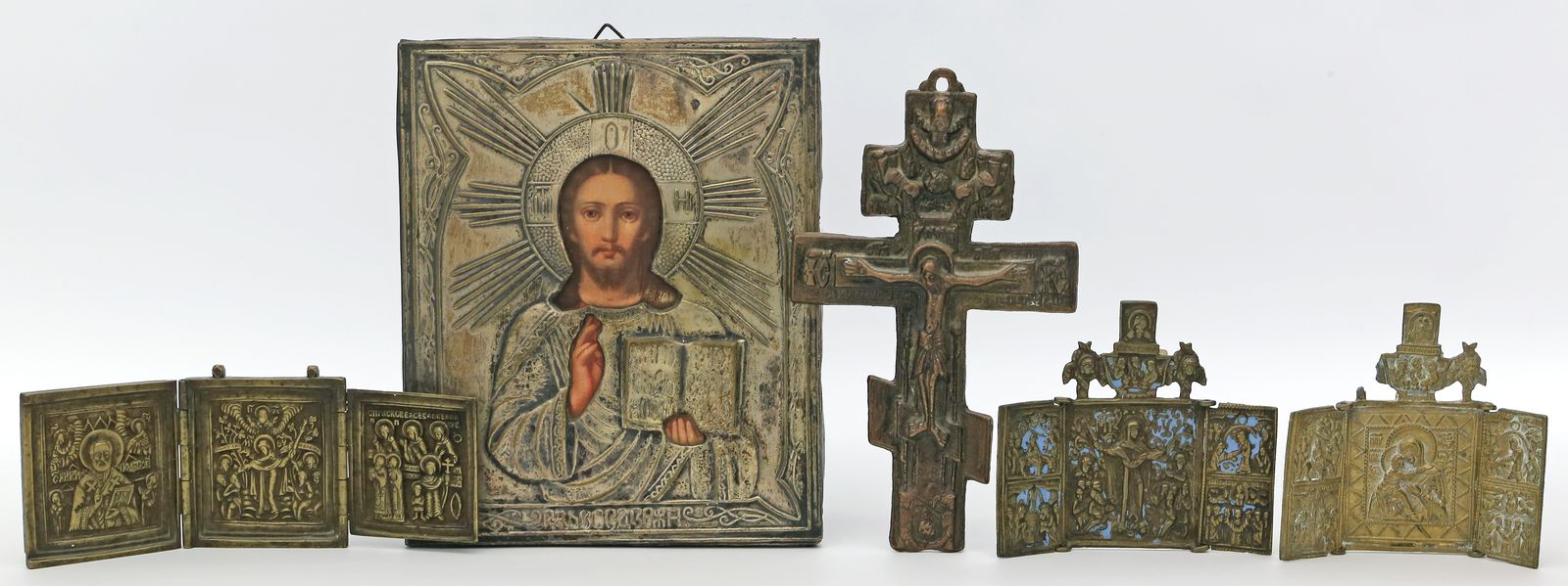 Kreuz, Ikone mit Oklad und 3 Triptychons.