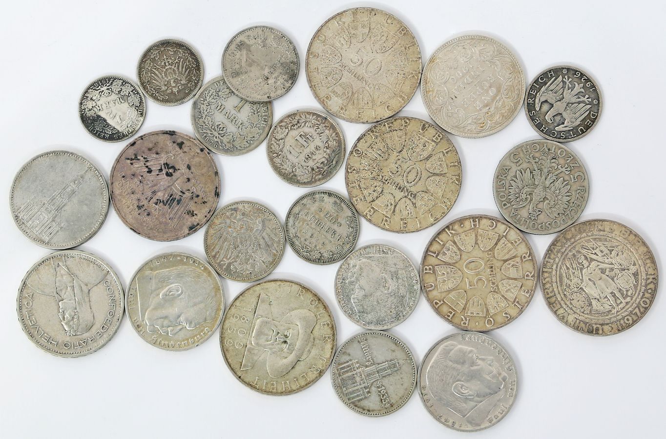 22 Silbermünzen, verschiedene Länder.