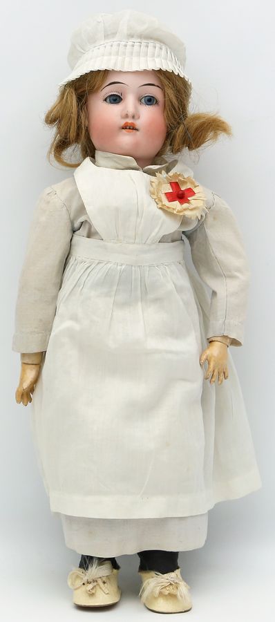 Puppe als Krankenschwester.