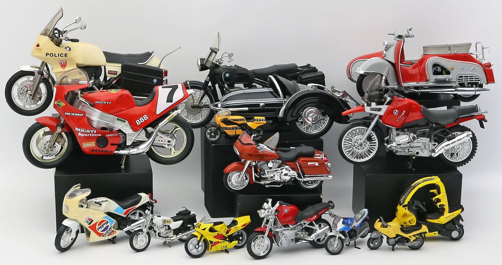 15 Motorrad-Modelle,