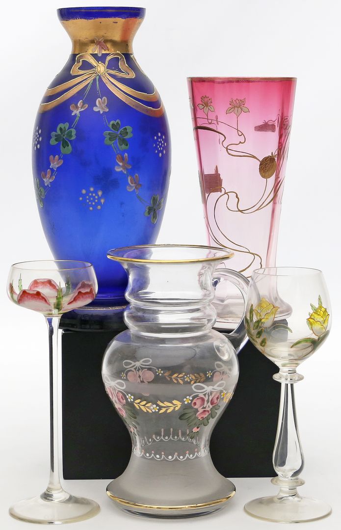 2 Gläser, Karaffe, Becher und Vase.