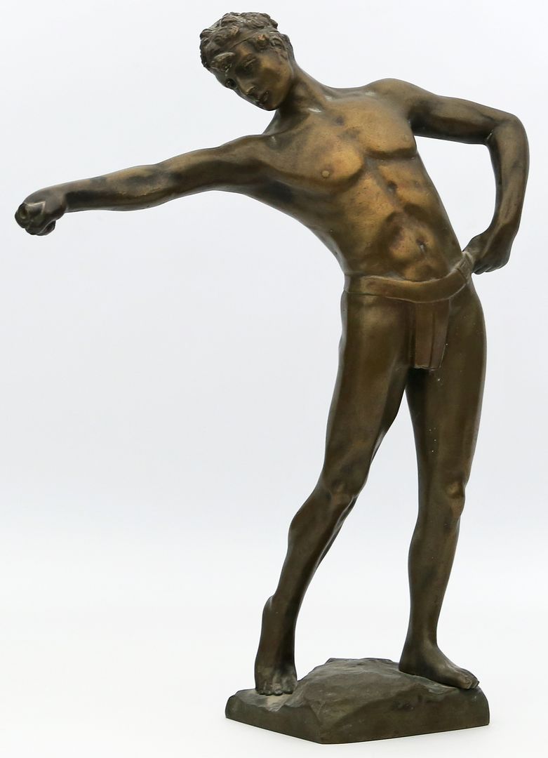 Skulptur "athletischer Halbakt".