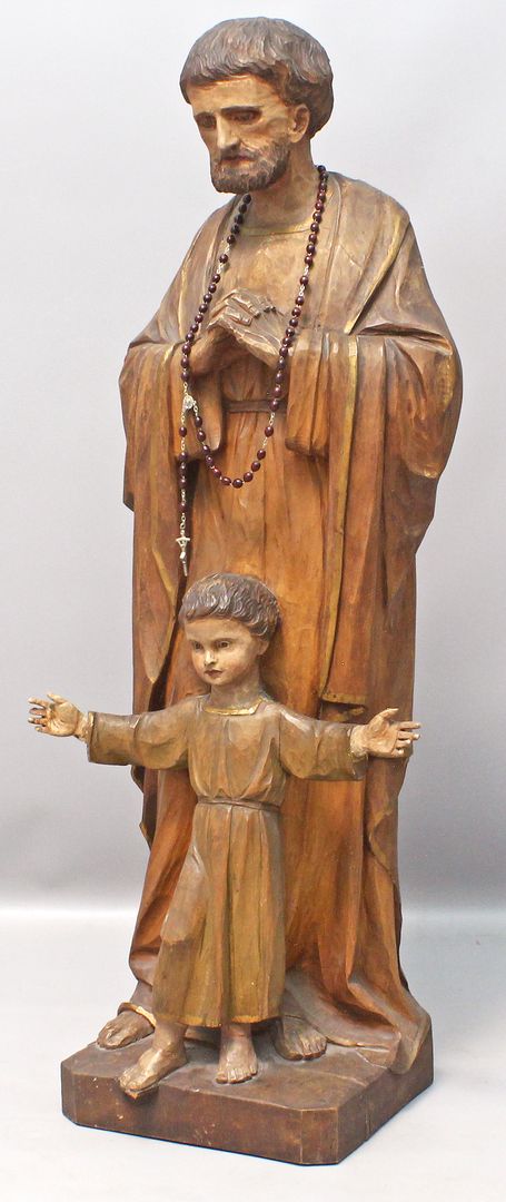 Große Skulptur "Heiliger mit Kind".