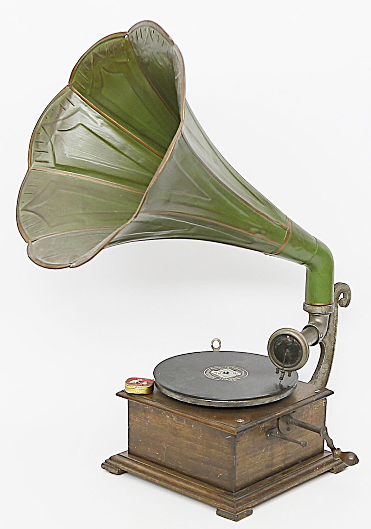 Trichtergrammophon "Pathé".