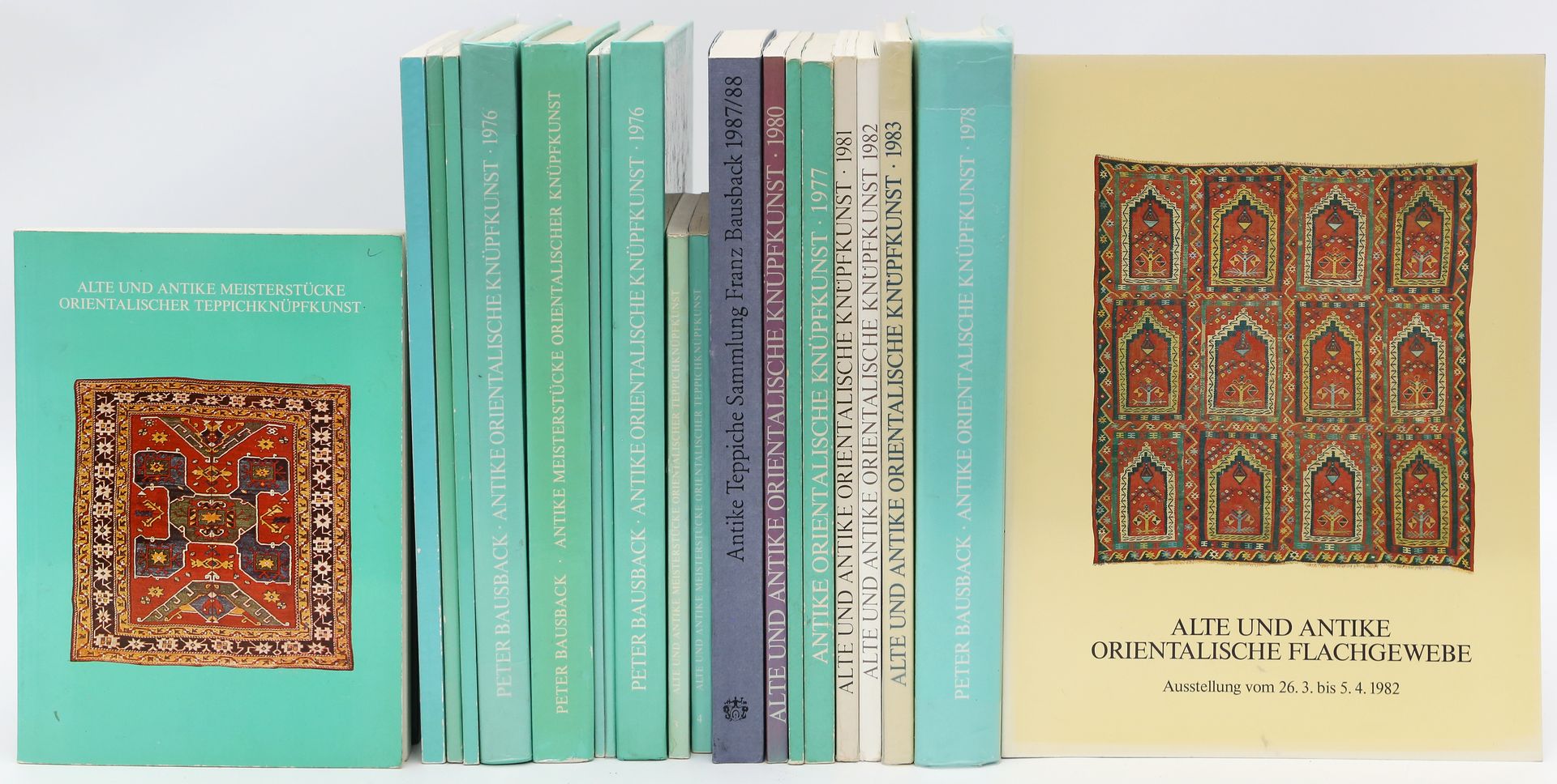 20 Bücher bzw. Ausstellungskataloge zum Thema Orientteppiche.