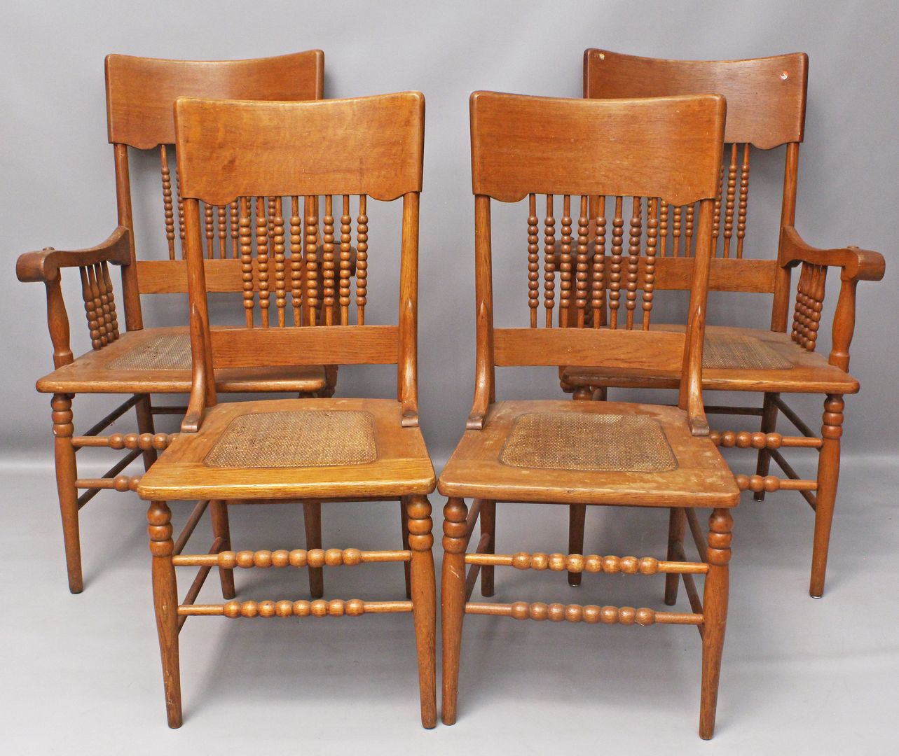 2 Paar Stühle.