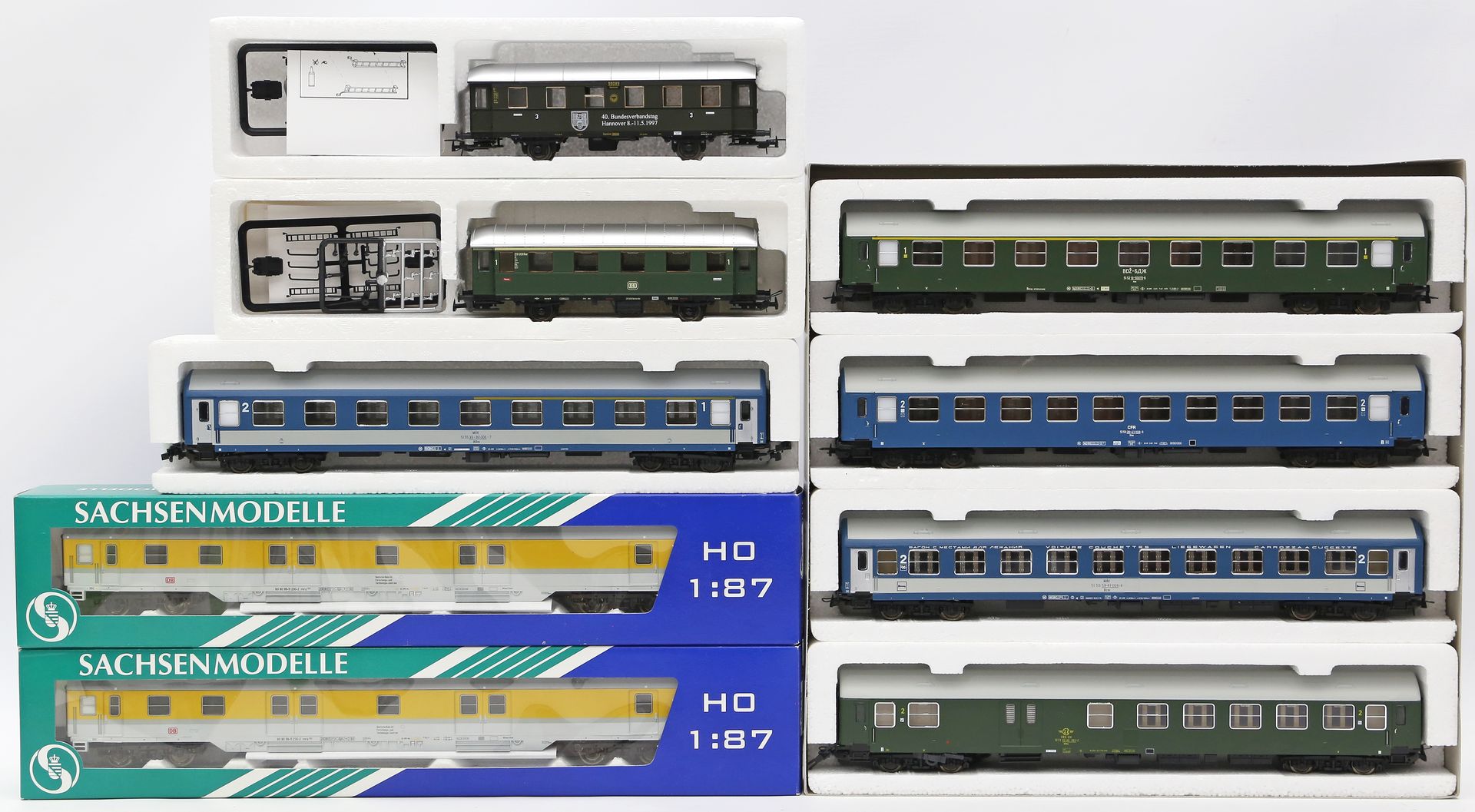 7 D-Zug- bzw. Personen- und 2 Messbeiwagen, Sachsenmodelle H0.