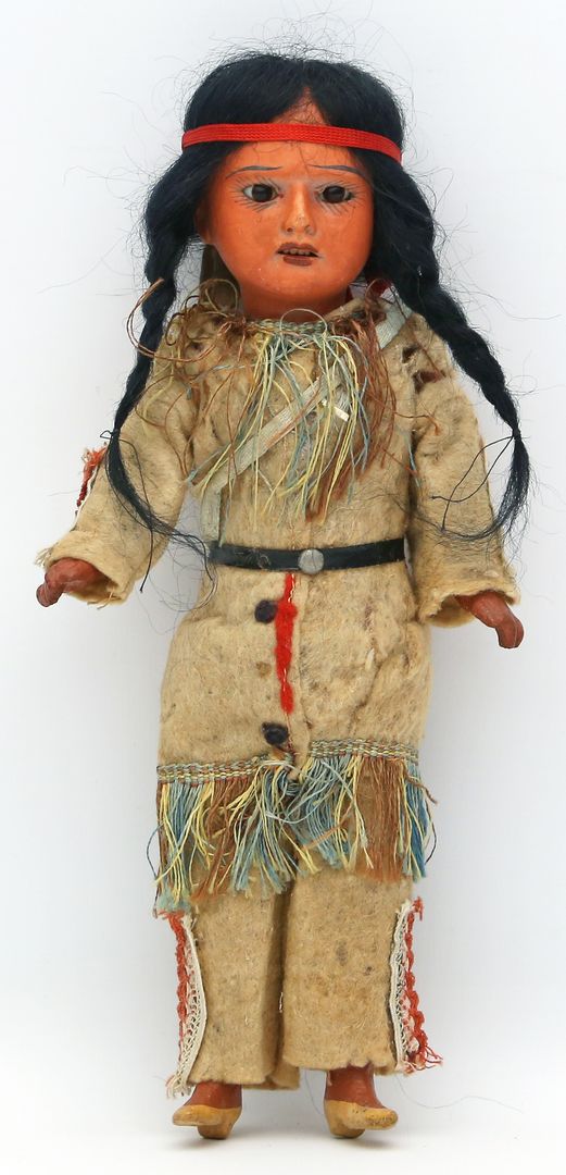 Puppe als amerikanische Ureinwohnerin.