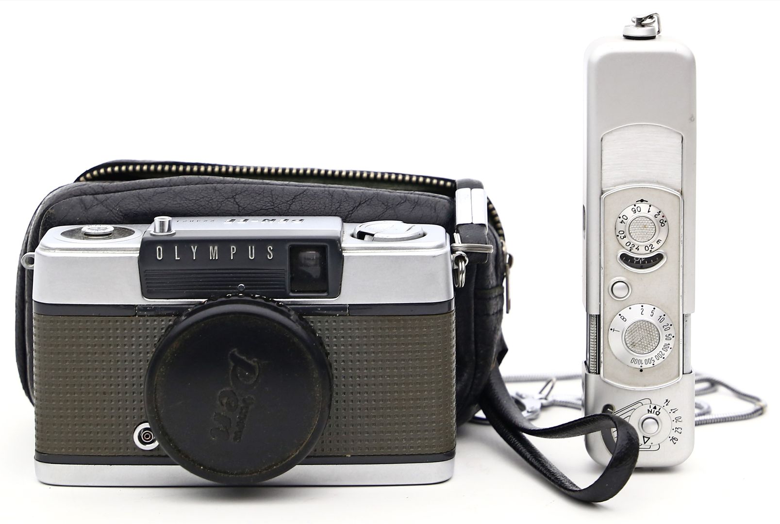 Suchkamera "Olympus Pen EE" und Miniatur-Kamera "Miox".