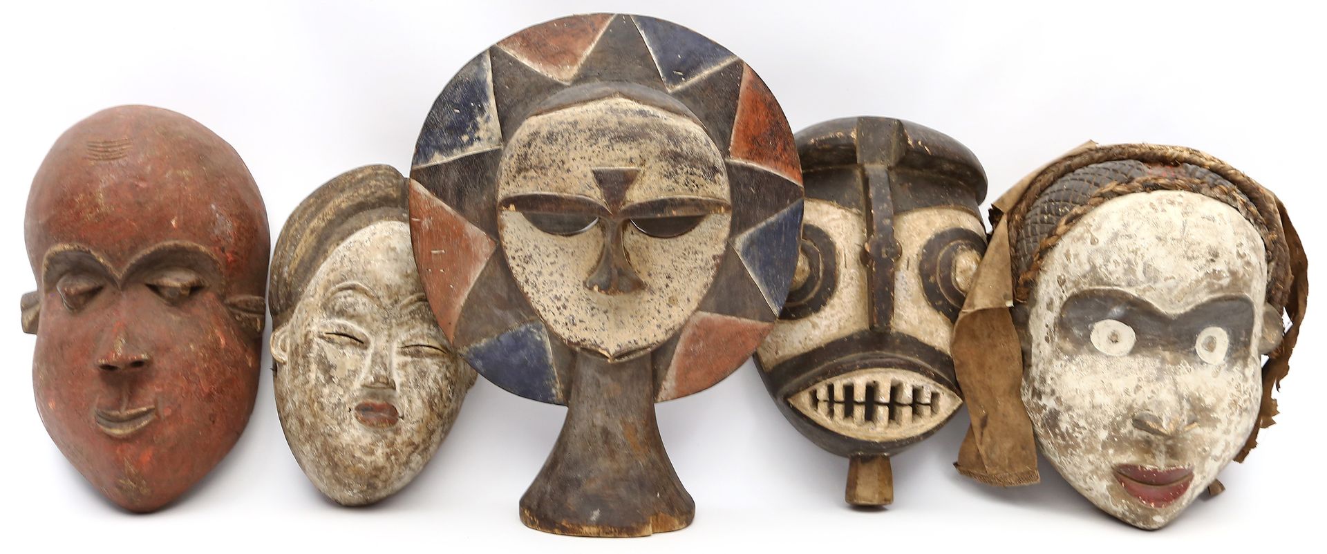 5 afrikanische Masken.