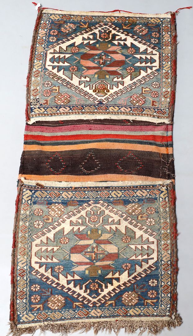 Mafrash-Doppeltasche (1. Drittel 20. Jh.), ca. 108x 50 cm.