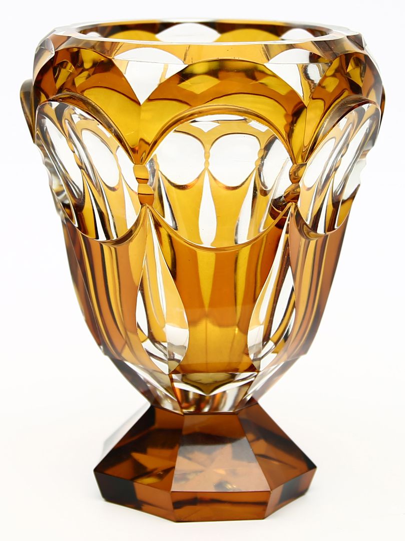 Vase im Art Deco-Stil.
