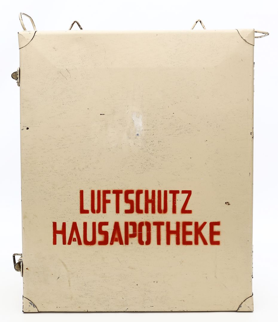 "LUFTSCHUTZ HAUSAPOTHEKE", 2. WK.
