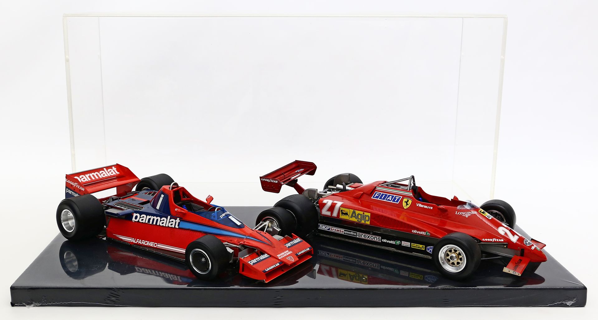 2 Modellautos "Formel 1-Rennwagen", 1:12.