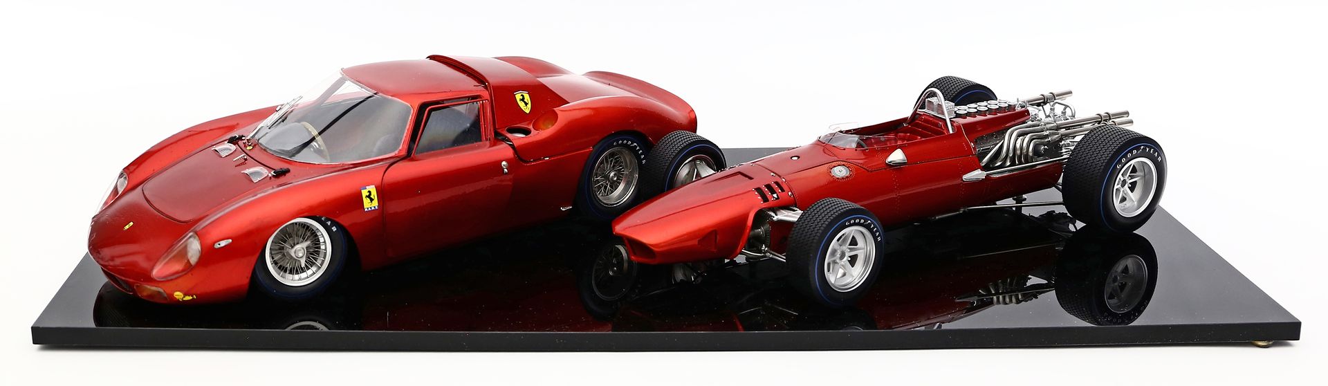 2 Modellautos "Ferrari", 1:12.