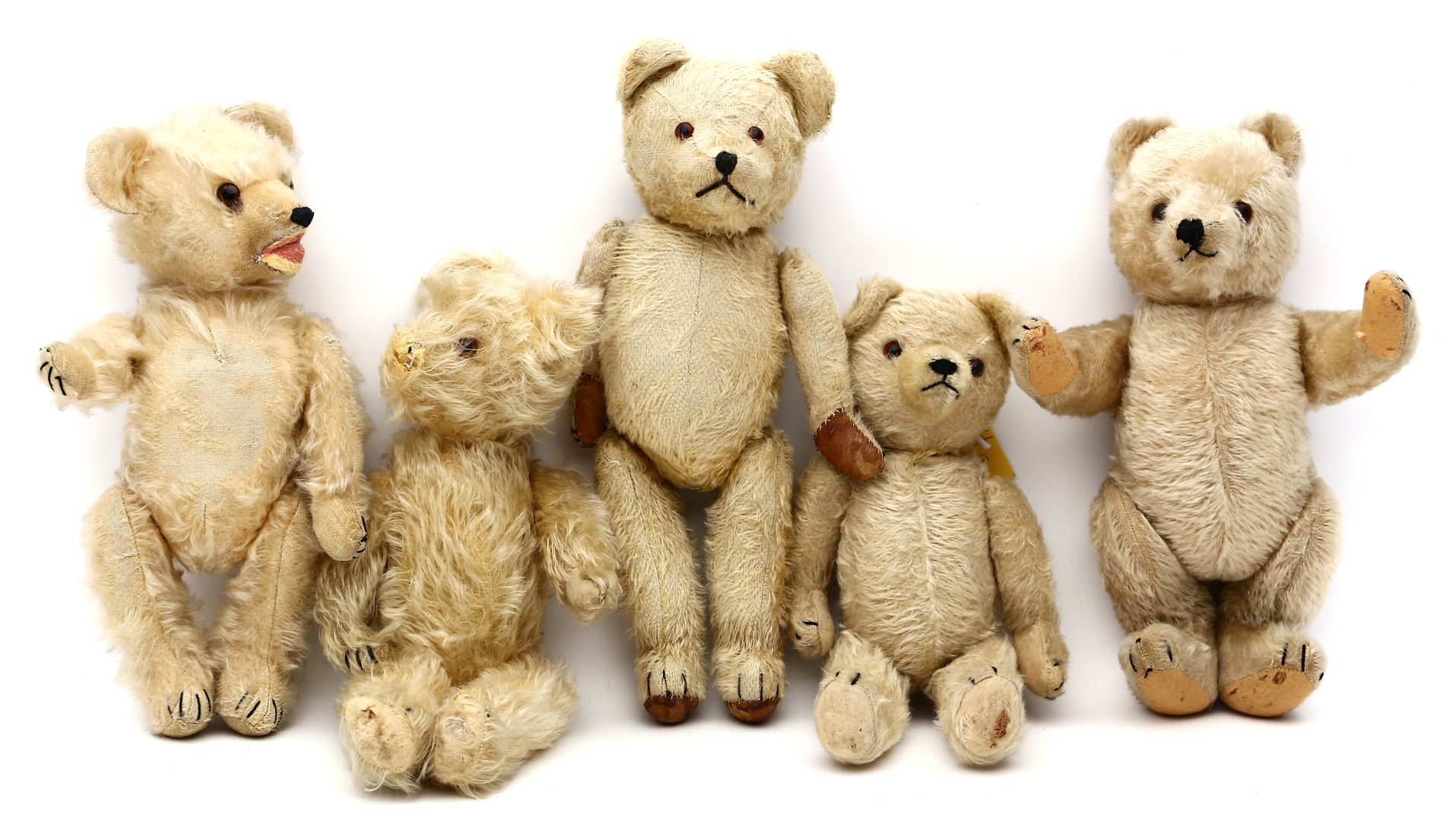 5 Teddys.