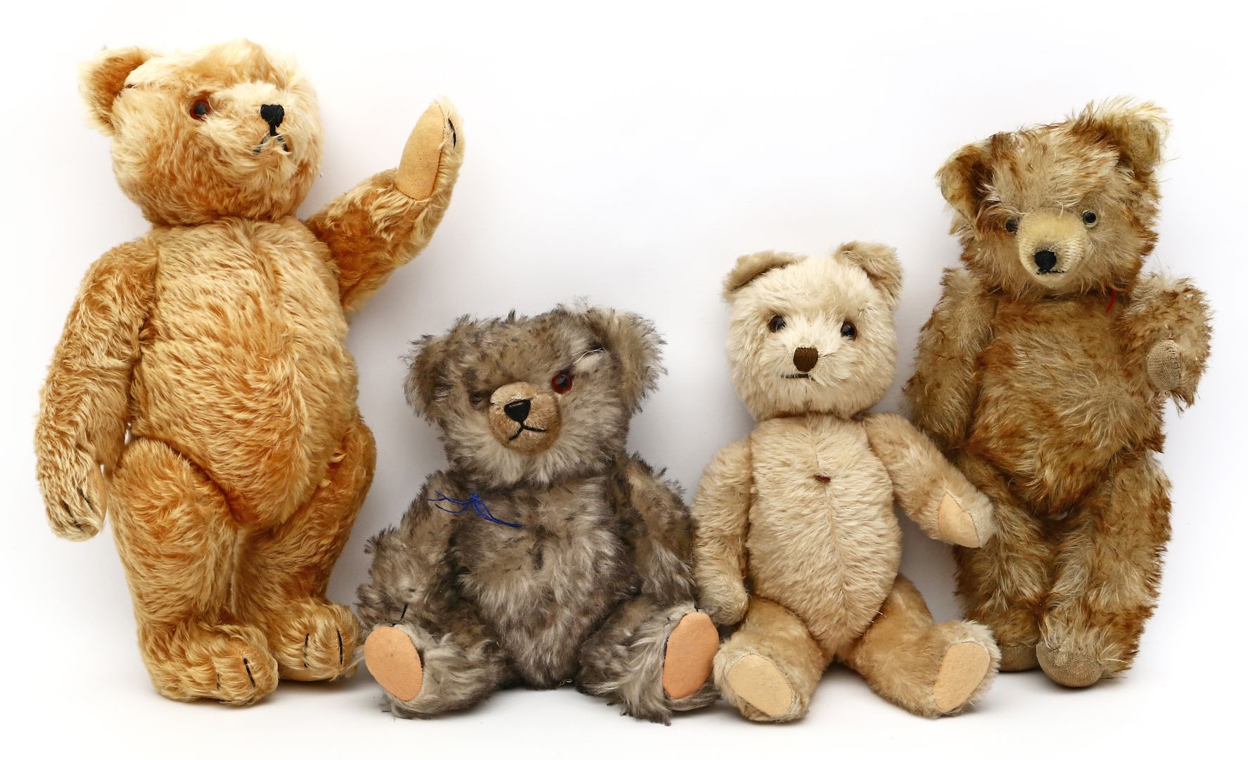 4 Teddys.