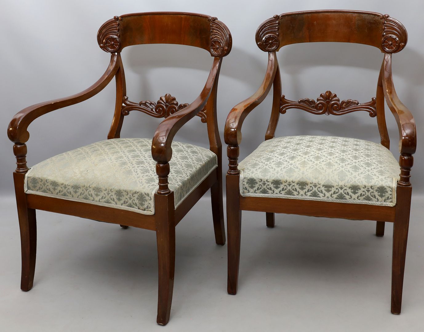 Paar Sessel im gustavianischen Stil.