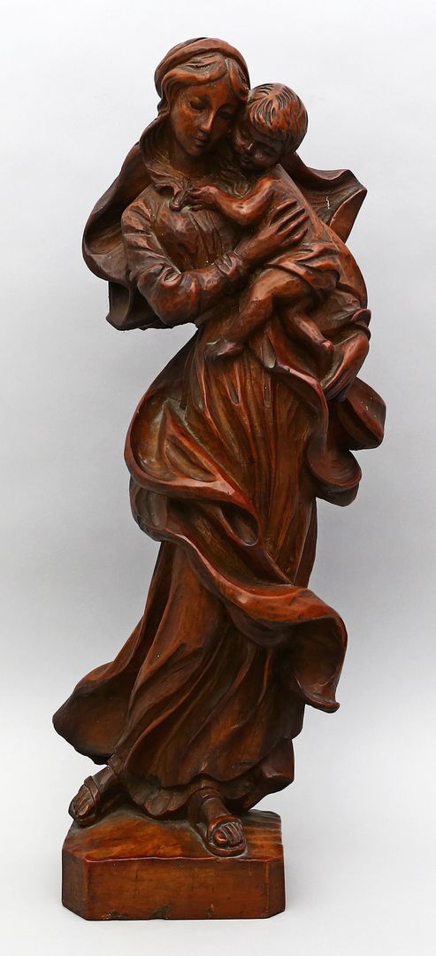 Skulptur "Madonna mit Kind".