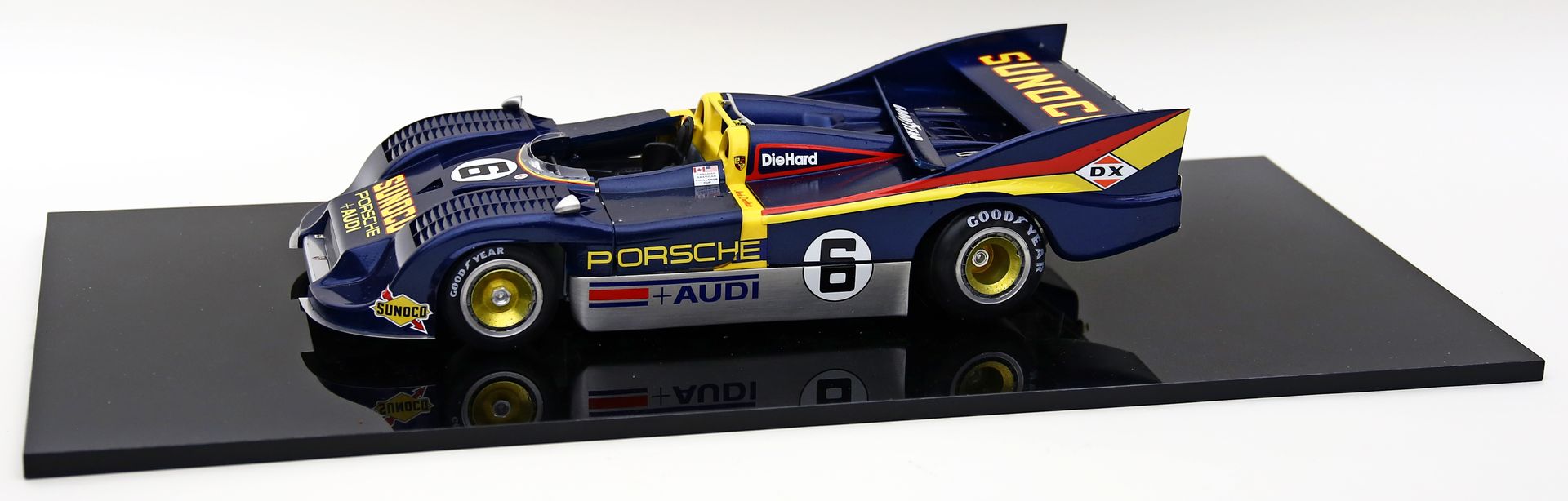 Modellauto "Formel 1-Rennwagen SUNOCO, Porsche und Audi", 1:12.