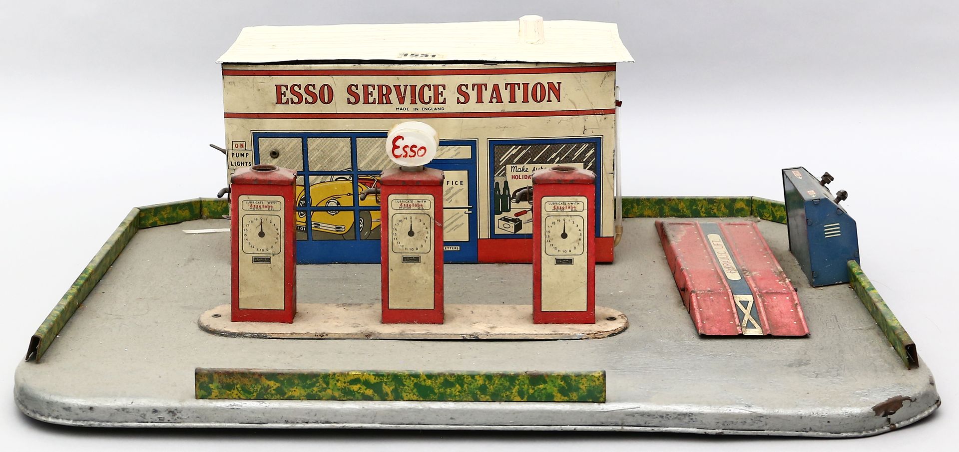 Esso Service-Station aus England.