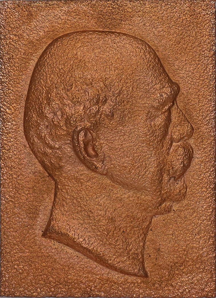 Reliefplatte mit Portrait Bismarcks.