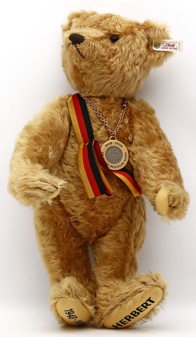 Steiff-Teddy "50 Jahre Deutsche Mark".
