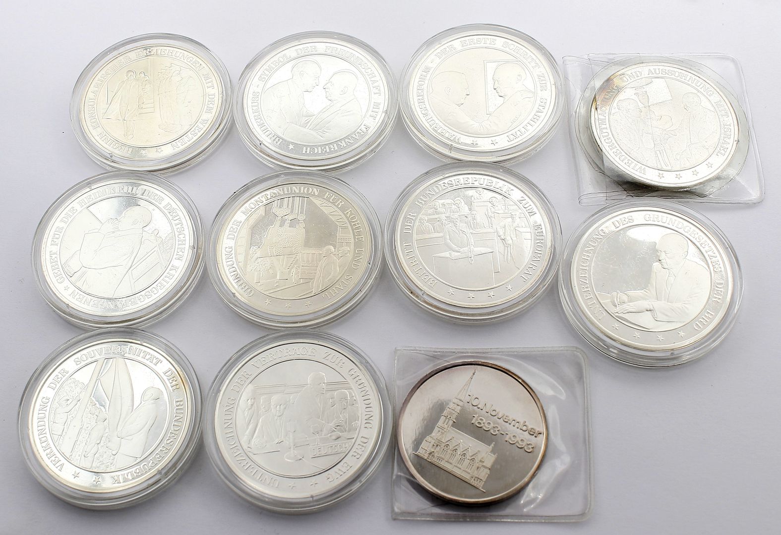 11 Silber-Münzen und -Medaillen,