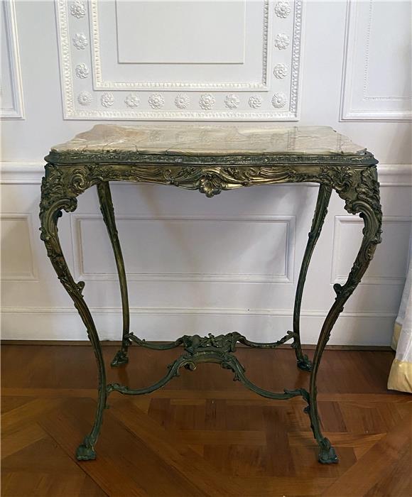 Salontisch in Stil Louis XV.