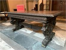Schreibtisch im Renaissancestil.