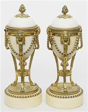 Paar Ziervasen bzw. Leuchter im Stil Louis XVI.
